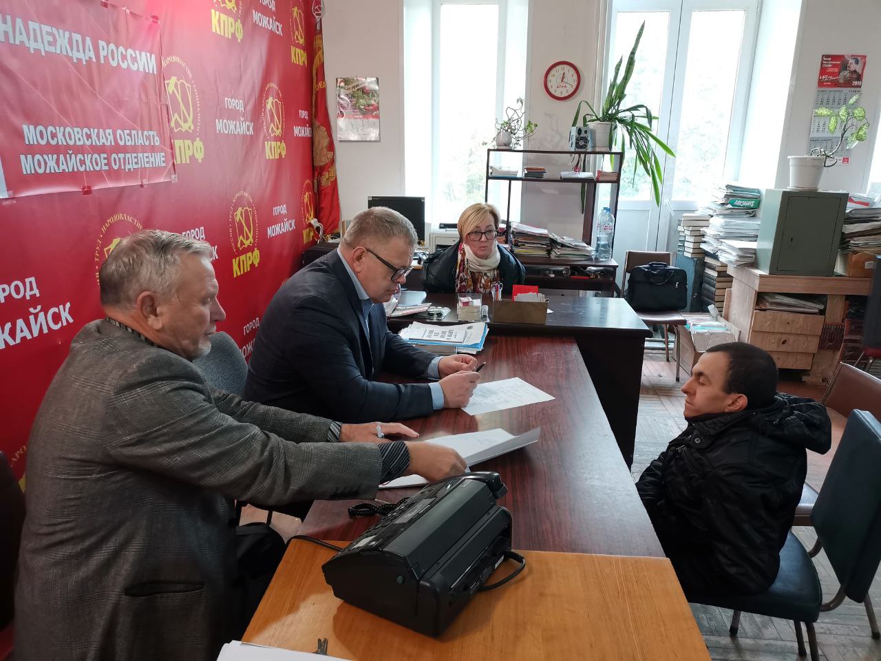 Руководитель фракции КПРФ в Мособлдуме Александр Наумов провёл приём граждан в Можайске