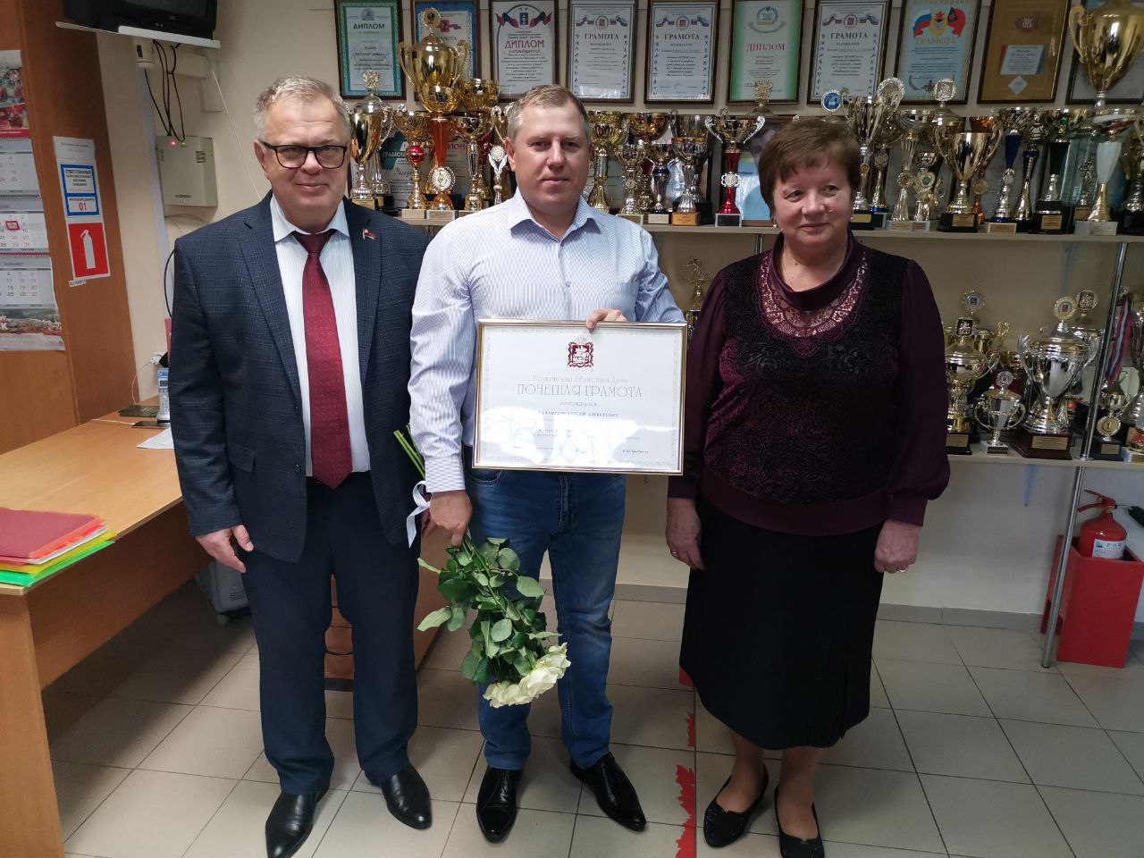 Заместитель Председателя Мособлдумы, руководитель фракции КПРФ Александр Наумов принял участие в открытии мемориальной доски А.А. Ефимова в Дубровицах