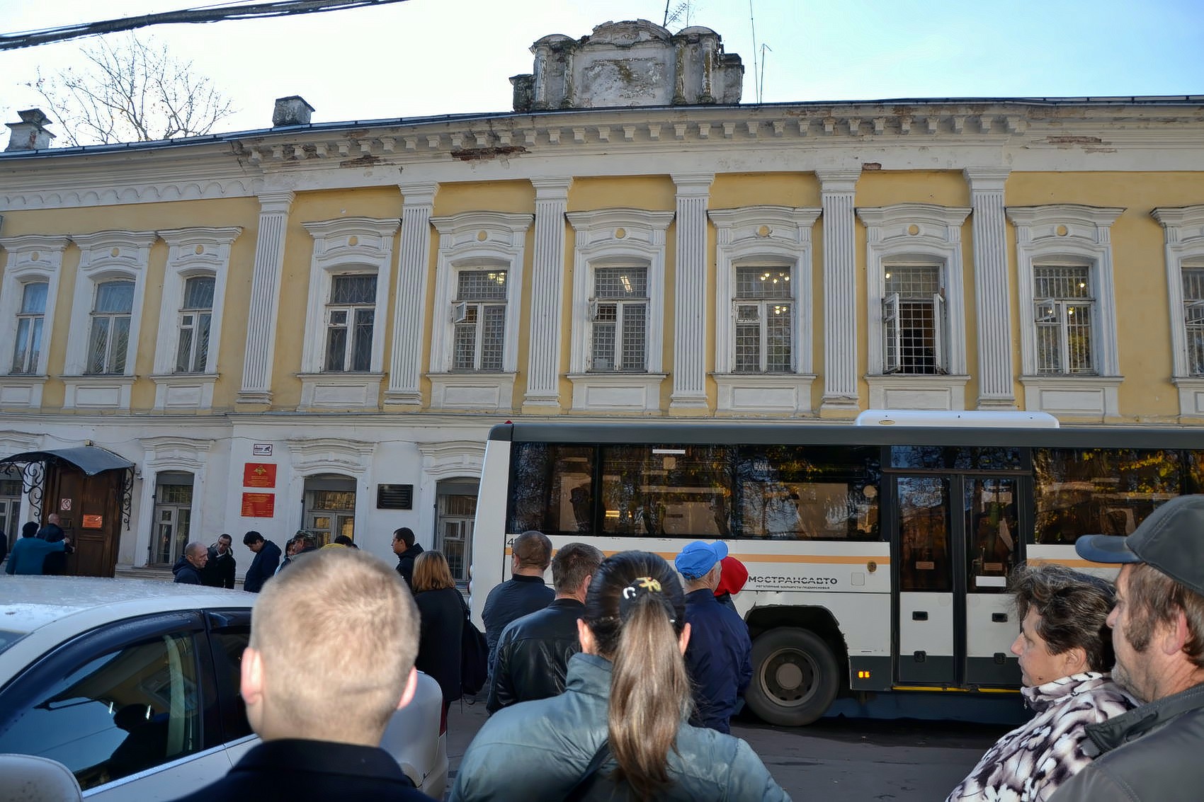 Коммунисты идут на фронт