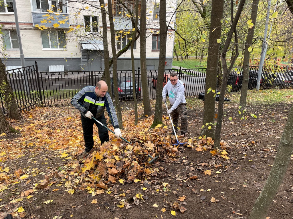 Подмосковные коммунисты провели Ленинский субботник на территории Обкома