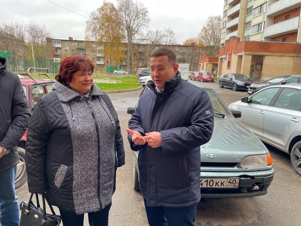 Депутат Мособлдумы Марк Черемисов проверил ход выполнения работ по установке камер видеонаблюдения в МКД