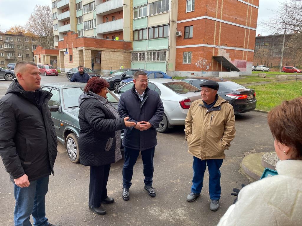 Депутат Мособлдумы Марк Черемисов проверил ход выполнения работ по установке камер видеонаблюдения в МКД