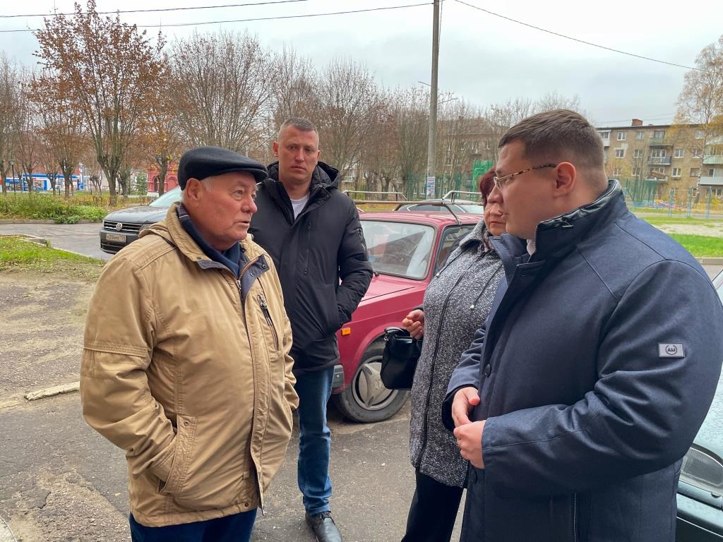 Депутат Мособлдумы Марк Черемисов проверил ход выполнения работ по установке камер видеонаблюдения в МКД