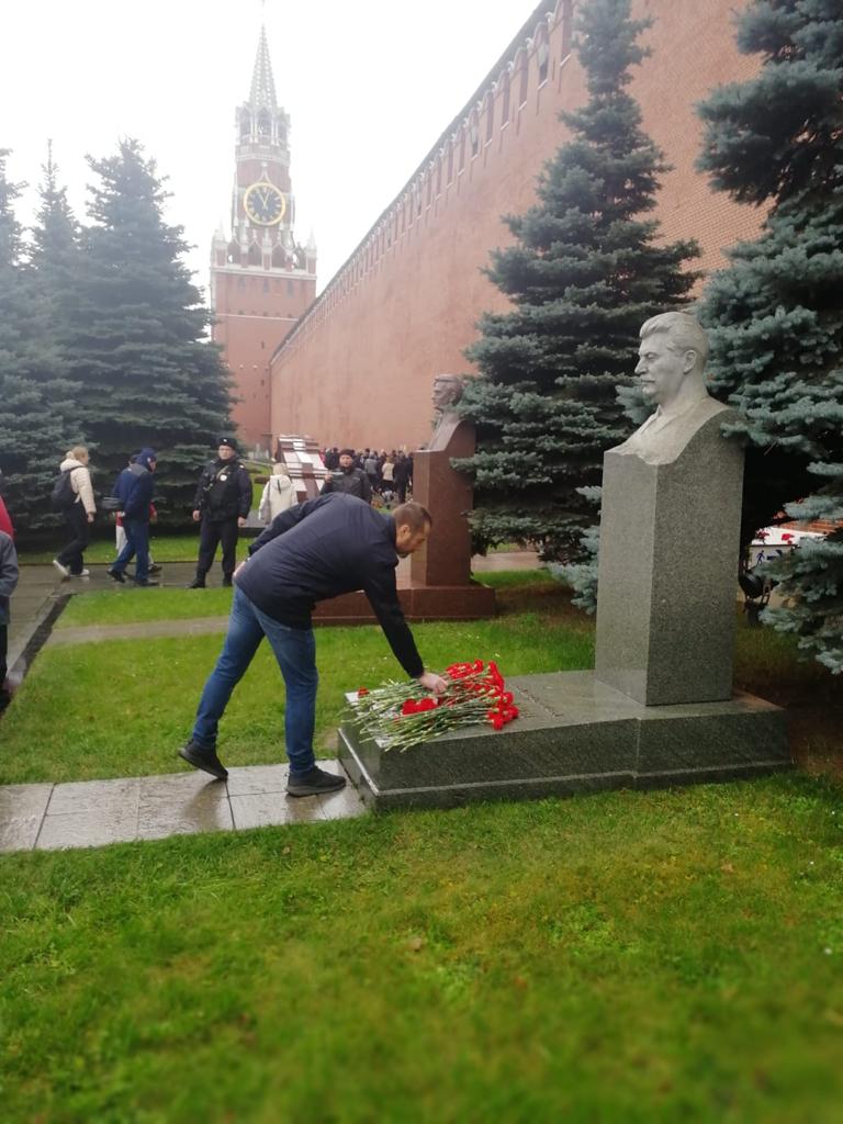 Под Знаменем Комсомола – к новым победам!