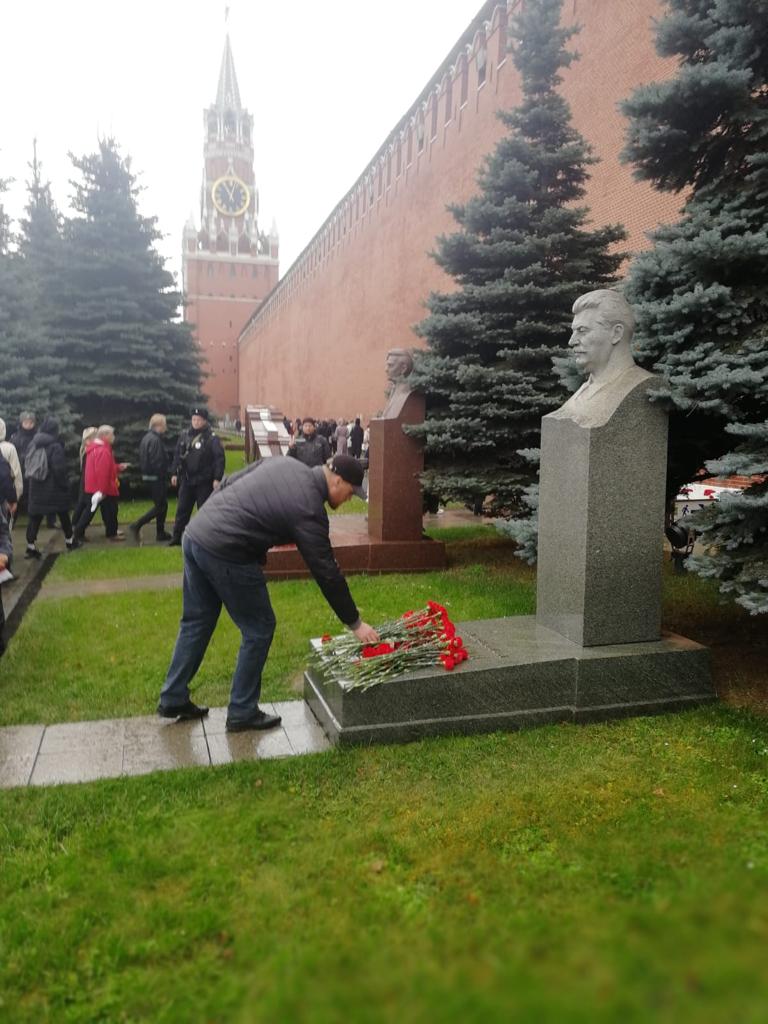 Под Знаменем Комсомола – к новым победам!