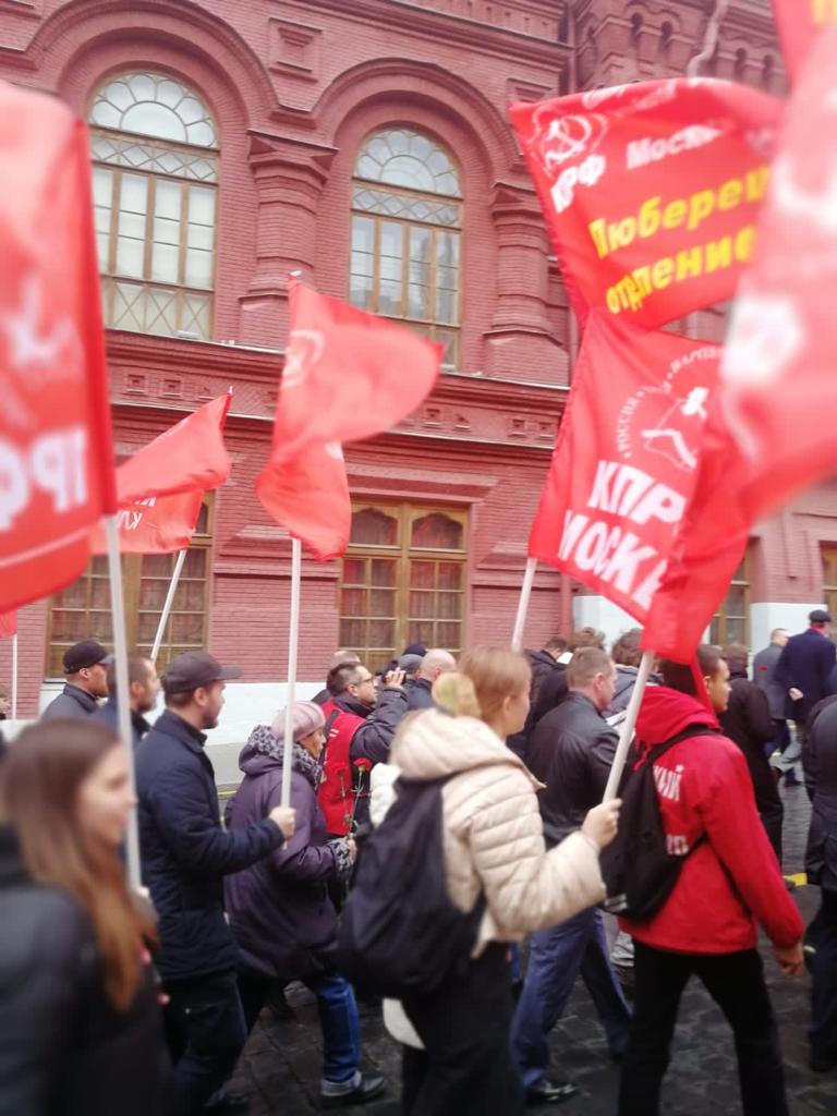 Под Знаменем Комсомола – к новым победам!