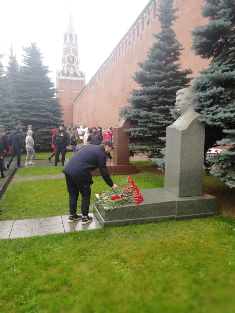 Под Знаменем Комсомола – к новым победам!