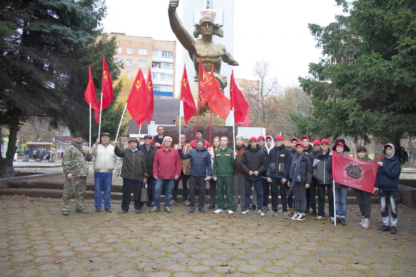 Не расстанусь с комсомолом!