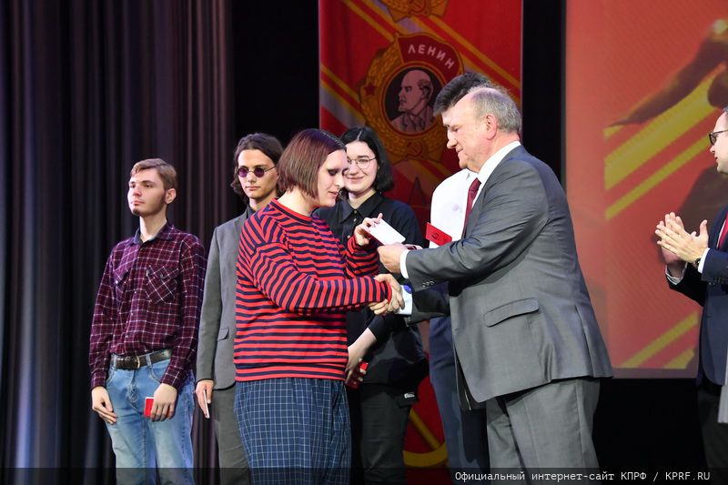 Комсомол: Думать. Дерзать. Сметь!