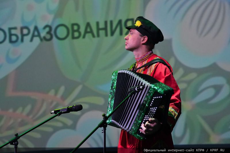 Комсомол: Думать. Дерзать. Сметь!