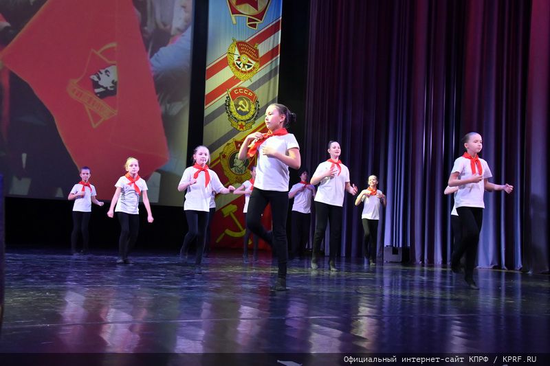 Комсомол: Думать. Дерзать. Сметь!