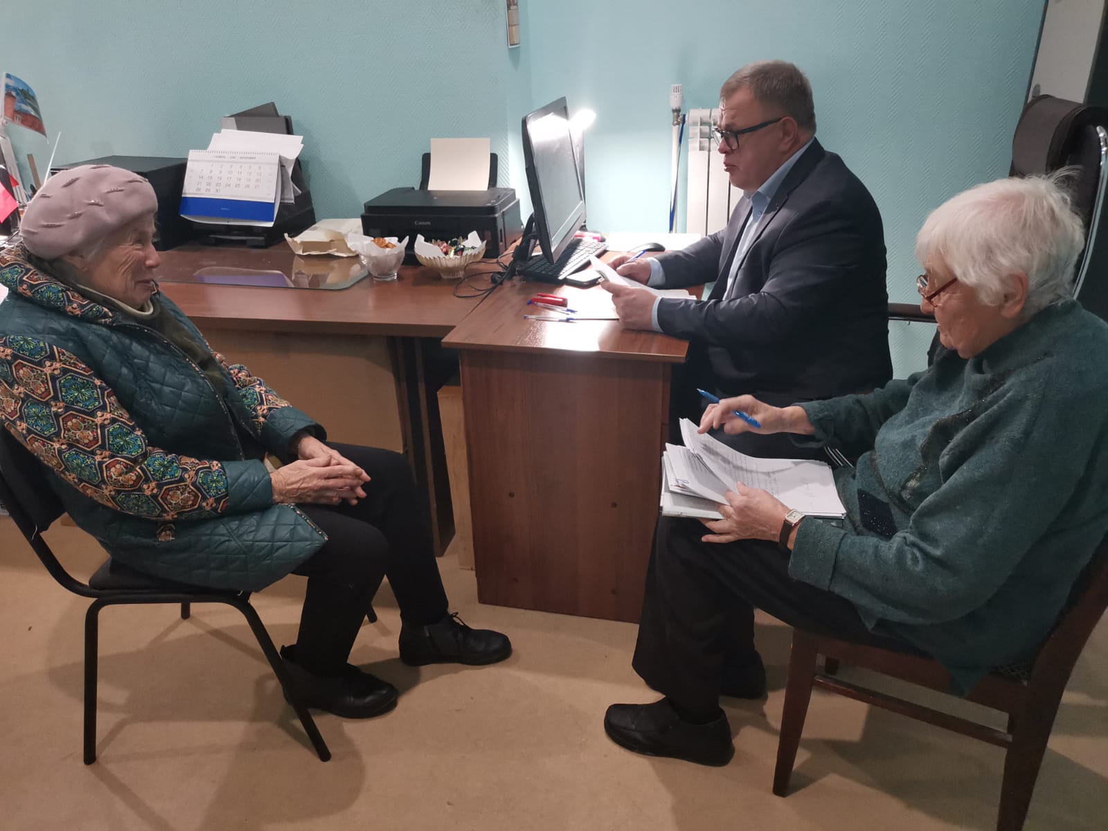 Руководитель фракции КПРФ Александр Наумов провёл приём граждан в Озёрах