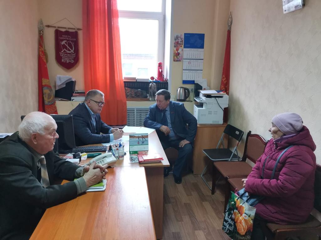 Руководитель фракции КПРФ Александр Наумов провёл приём граждан в Кашире