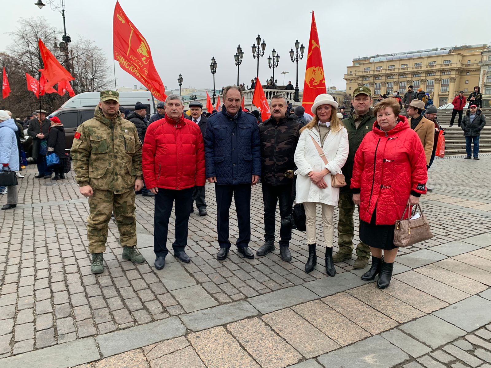 «Великому Октябрю – статус государственного общенародного праздника! Победа будет за нами!»