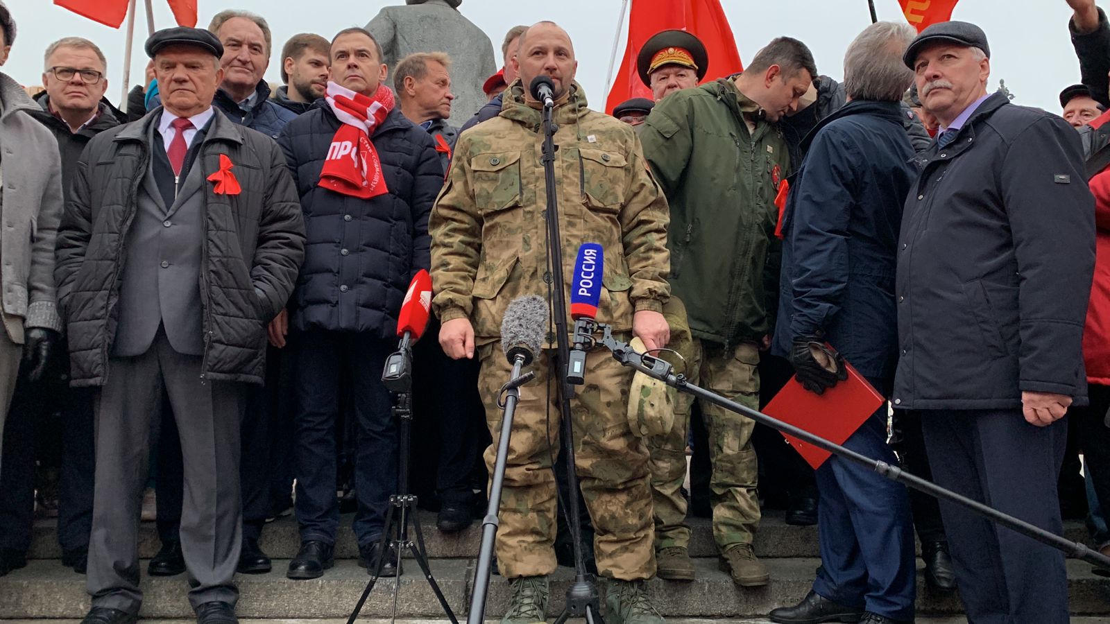 «Великому Октябрю – статус государственного общенародного праздника! Победа будет за нами!»