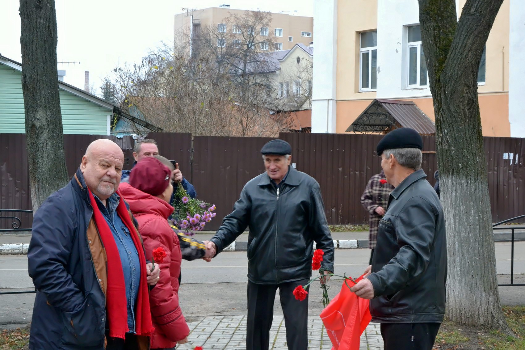 Коммунисты Озёр отметили 105-ю годовщину Великого Октября!