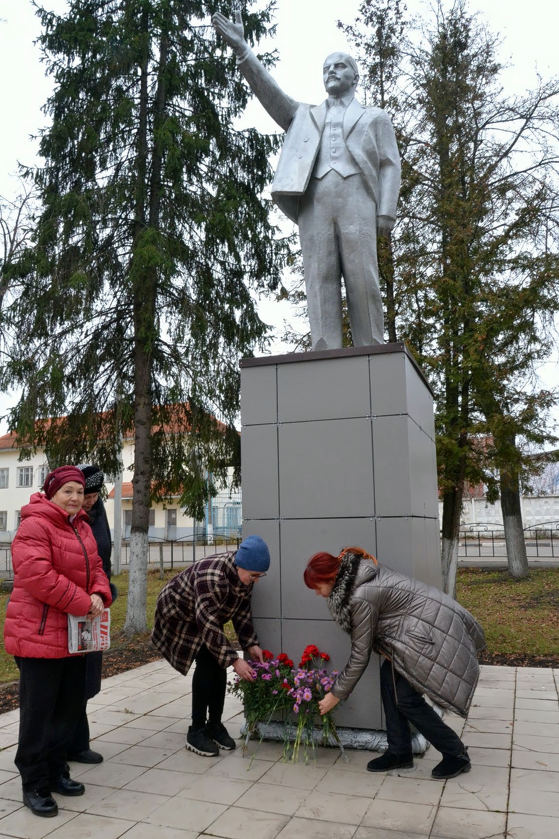 Коммунисты Озёр отметили 105-ю годовщину Великого Октября!