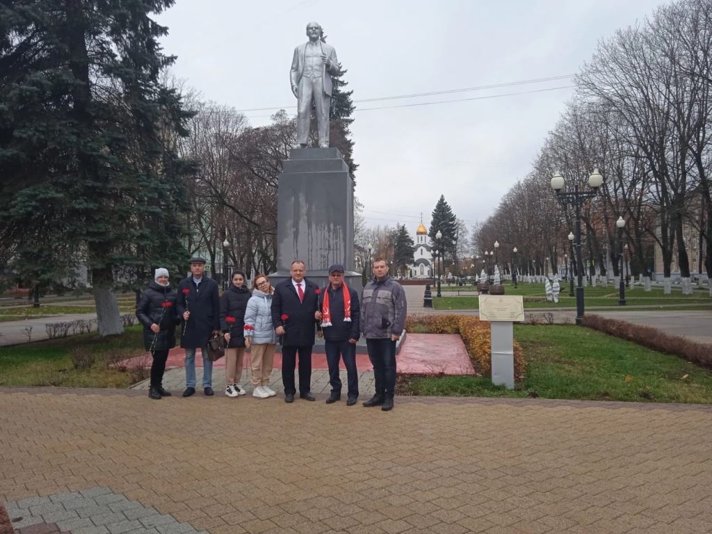 Коммунисты Балашихи отметили 105-ю годовщину Великого Октября