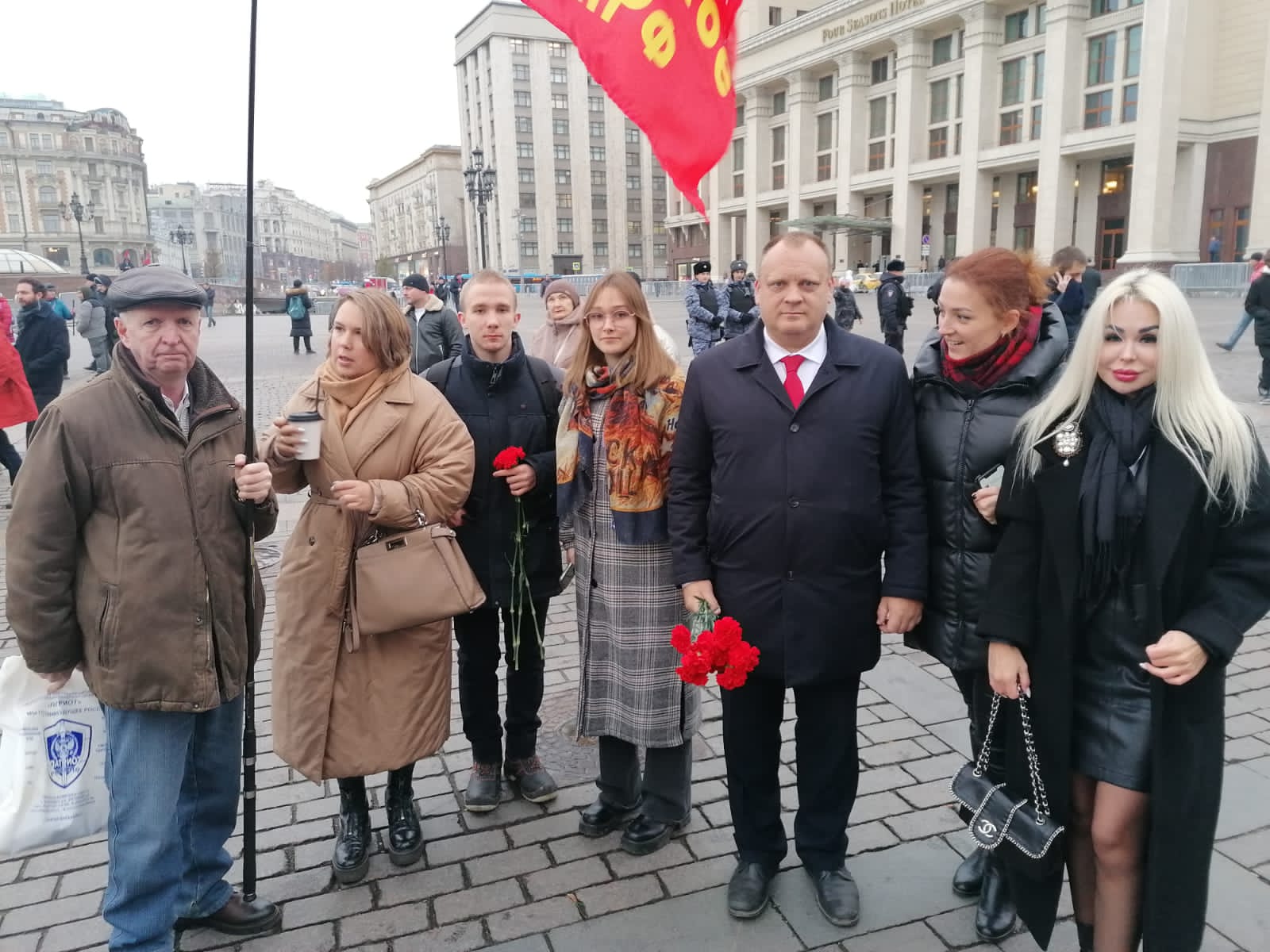 Коммунисты Балашихи отметили 105-ю годовщину Великого Октября