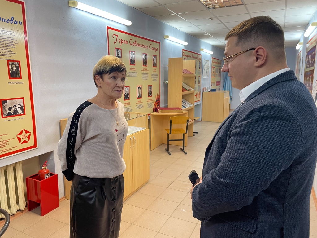 Депутат Мособлдумы Марк Черемисов с рабочим визитом посетил ЦО №12 имени Героя Советского Союза И.А.Маликова