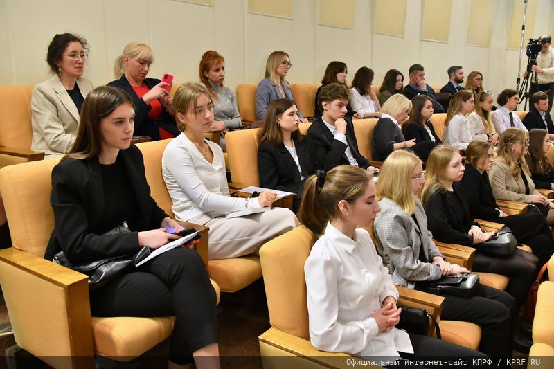 Г.А. Зюганов на Круглом столе в Госдуме: «Ответы придется искать на выборах»