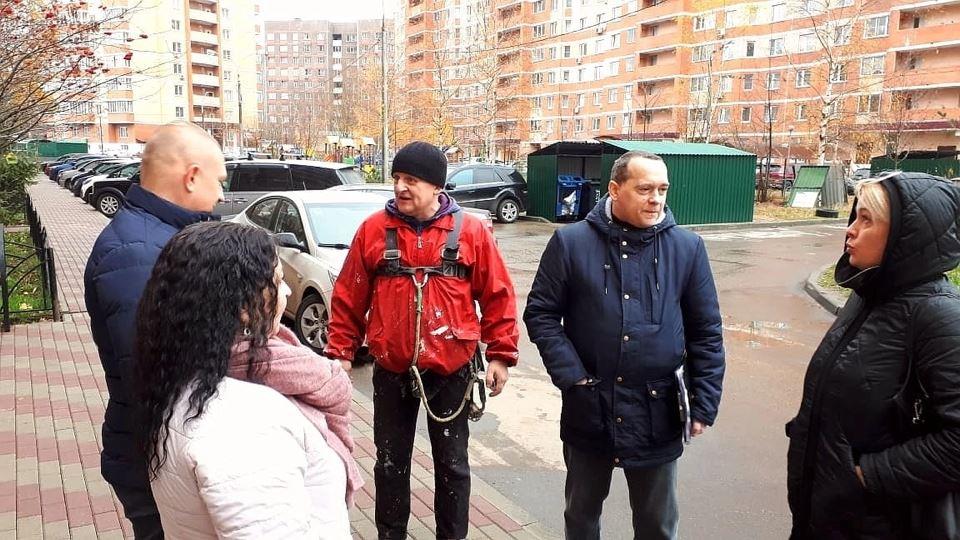 Депутаты КПРФ Фрязино, проводят инспекцию придомовой территории
