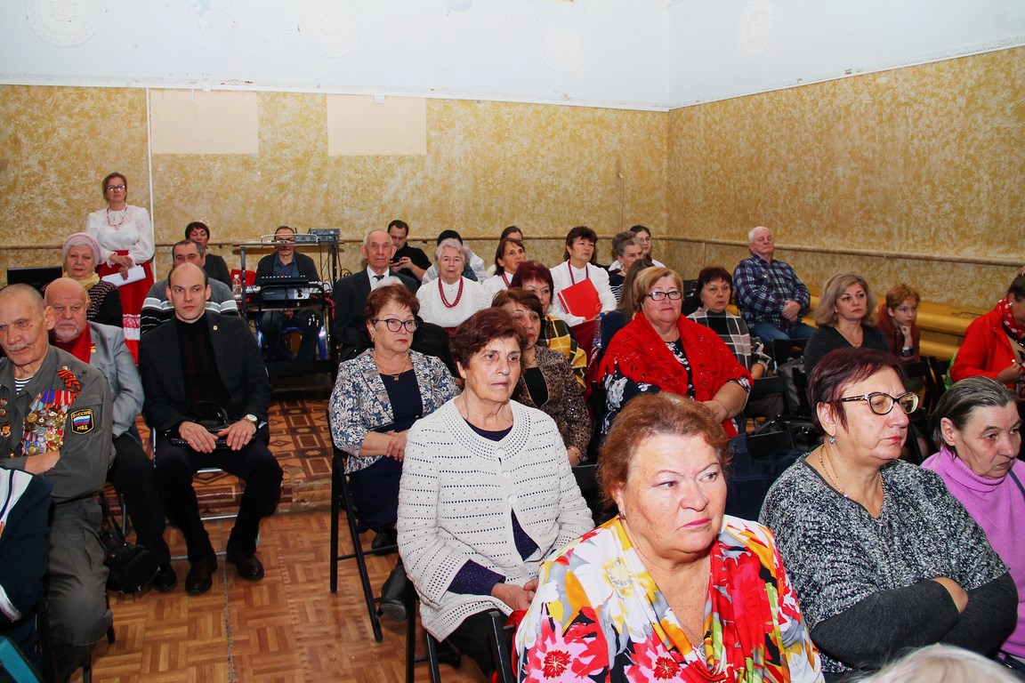 Каширские коммунисты отметили 105 лет Великого Октября праздничным концертом