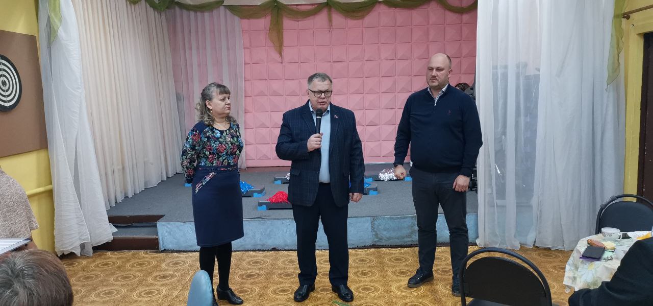 Руководитель фракции КПРФ в Мособлдуме Александр Наумов поздравил с праздником Коломенское городское отделение Всероссийского общества слепых