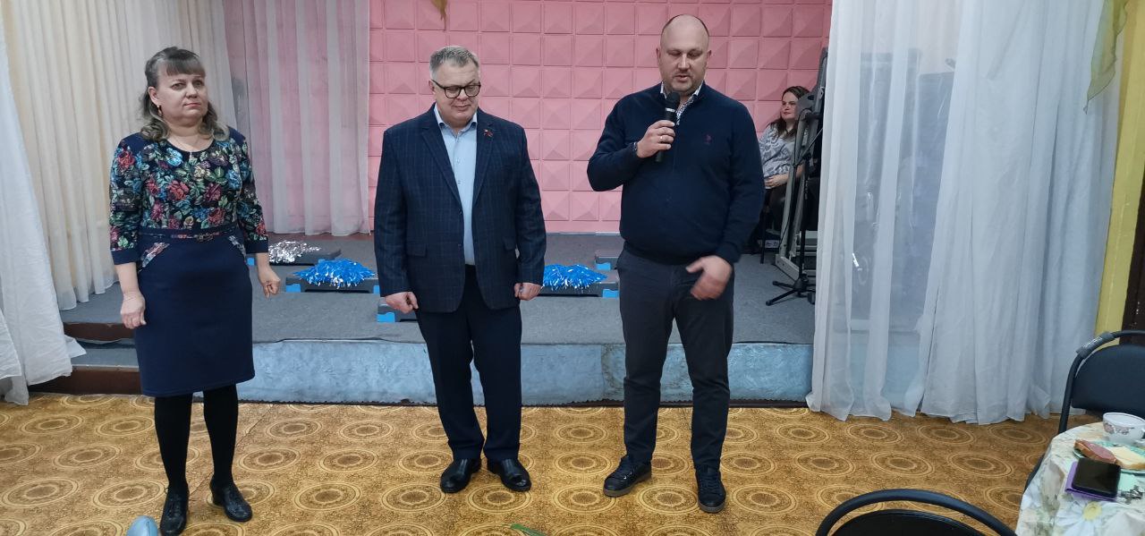 Руководитель фракции КПРФ в Мособлдуме Александр Наумов поздравил с праздником Коломенское городское отделение Всероссийского общества слепых