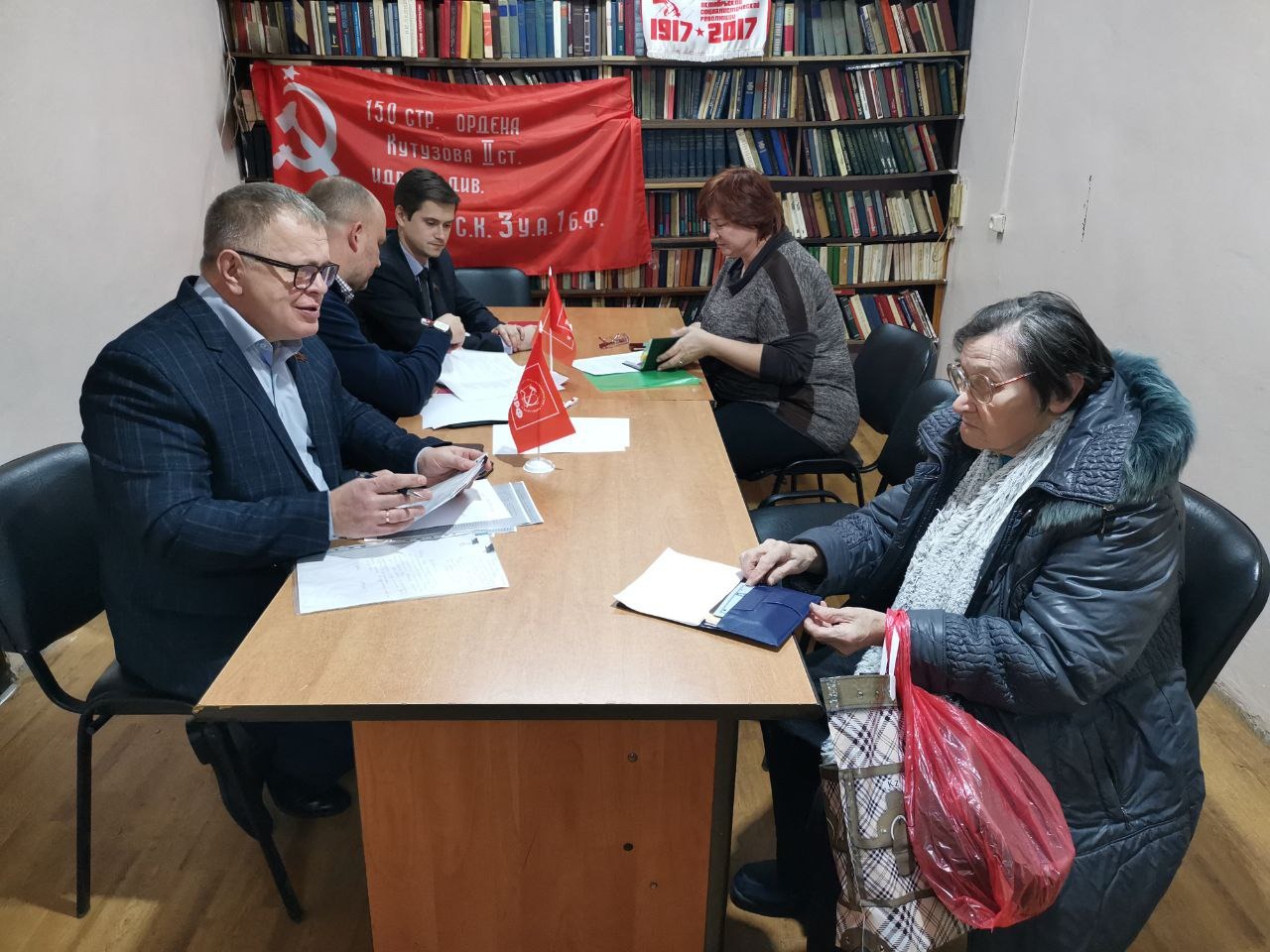Руководитель фракции КПРФ Александр Наумов провёл приём граждан в Коломне