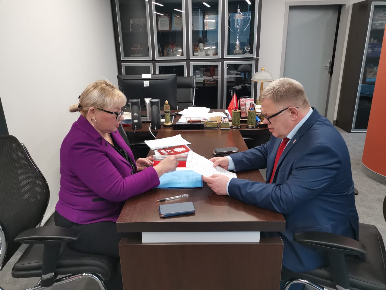 Руководитель фракции КПРФ в Мособлдуме Александр Наумов провёл встречу с секретарём Королёвской первичной организации КПРФ