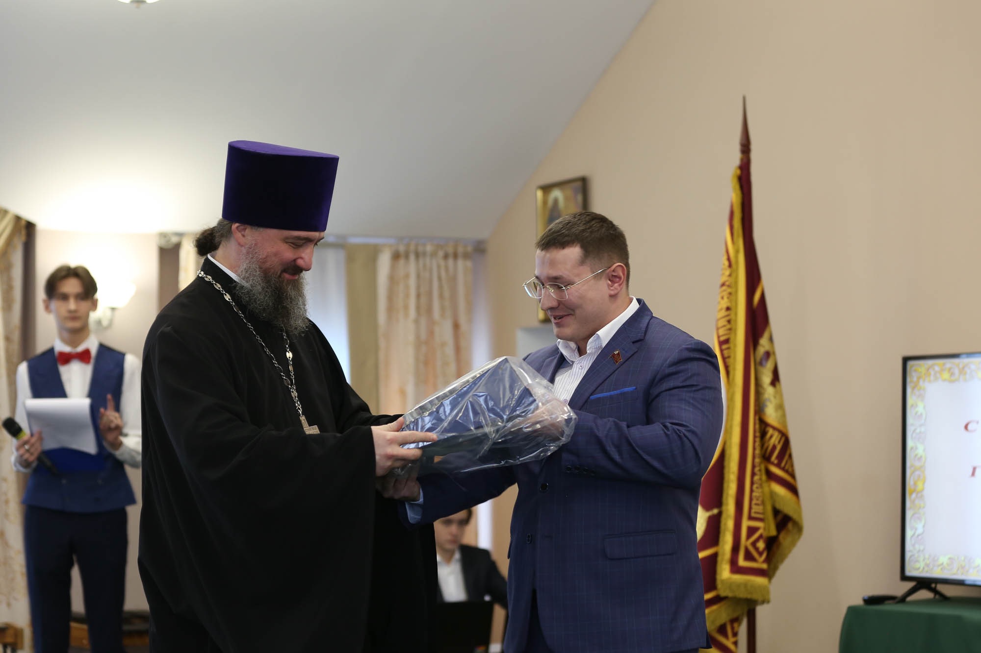 Депутат Мособлдумы Марк Черемисов поздравил с юбилеем Православную гимназию