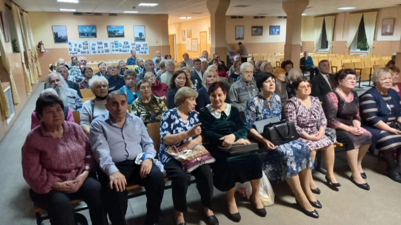 Депутат Московской областной Думы от КПРФ Елена Мокринская поздравила ветеранов космоса