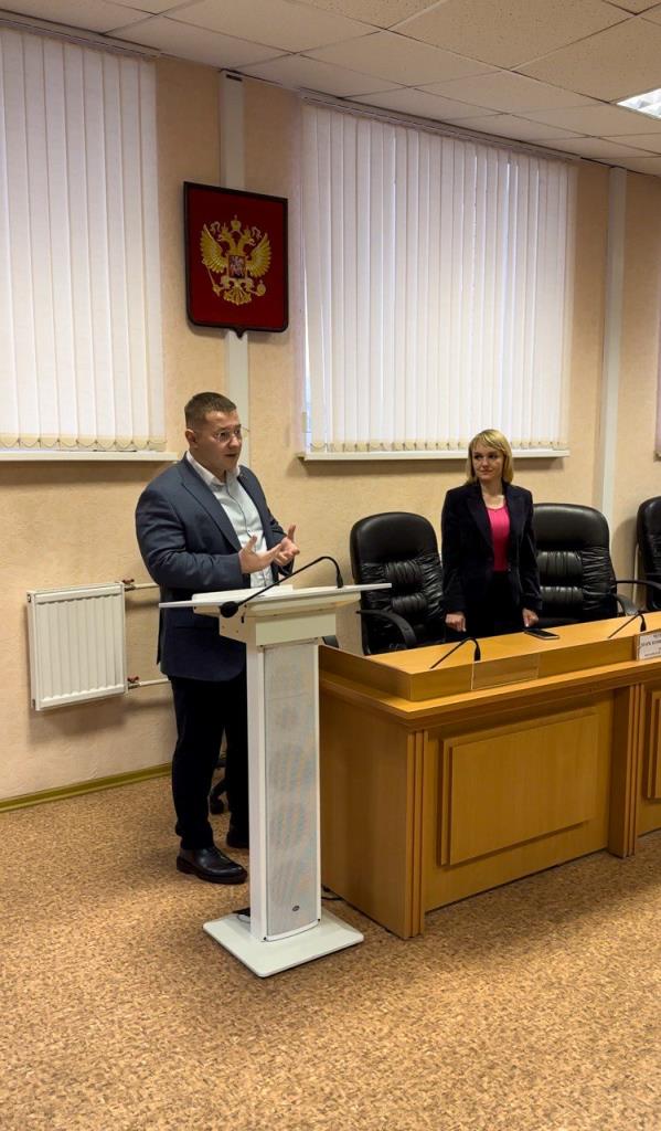 Депутат Мособлдумы Марк Черемисов поздравил с профессиональным праздником сотрудников ИФНС №6