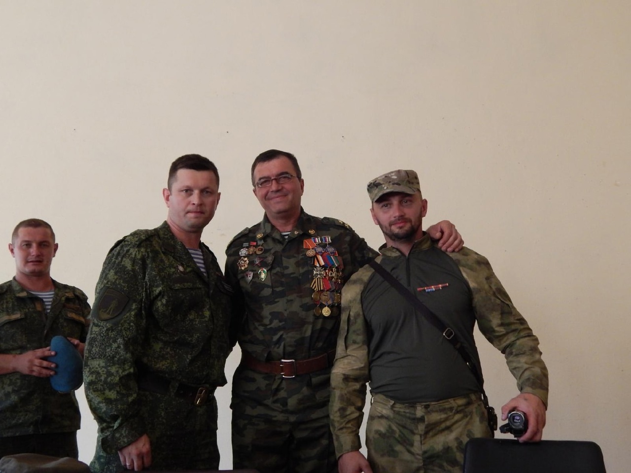 Служили два товарища
