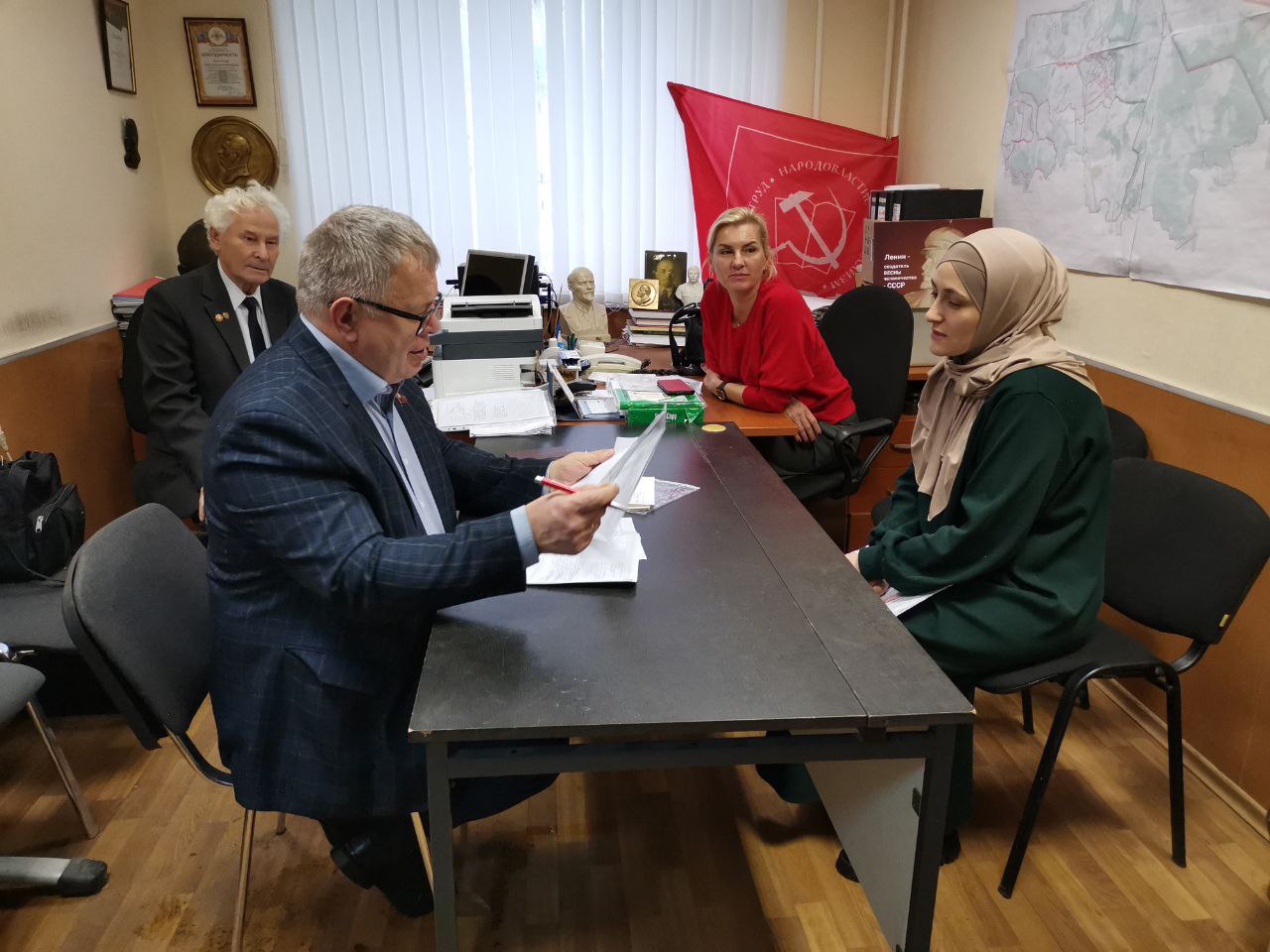 Руководитель фракции КПРФ в Мособлдуме Александр Наумов провёл приём граждан в Ленинском городском округе