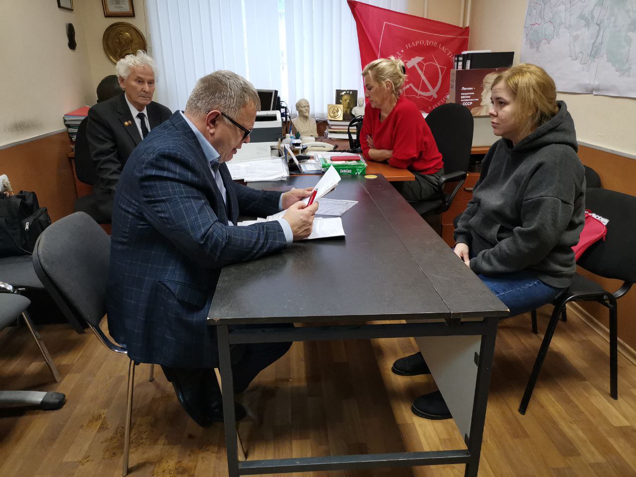 Руководитель фракции КПРФ в Мособлдуме Александр Наумов провёл приём граждан в Ленинском городском округе