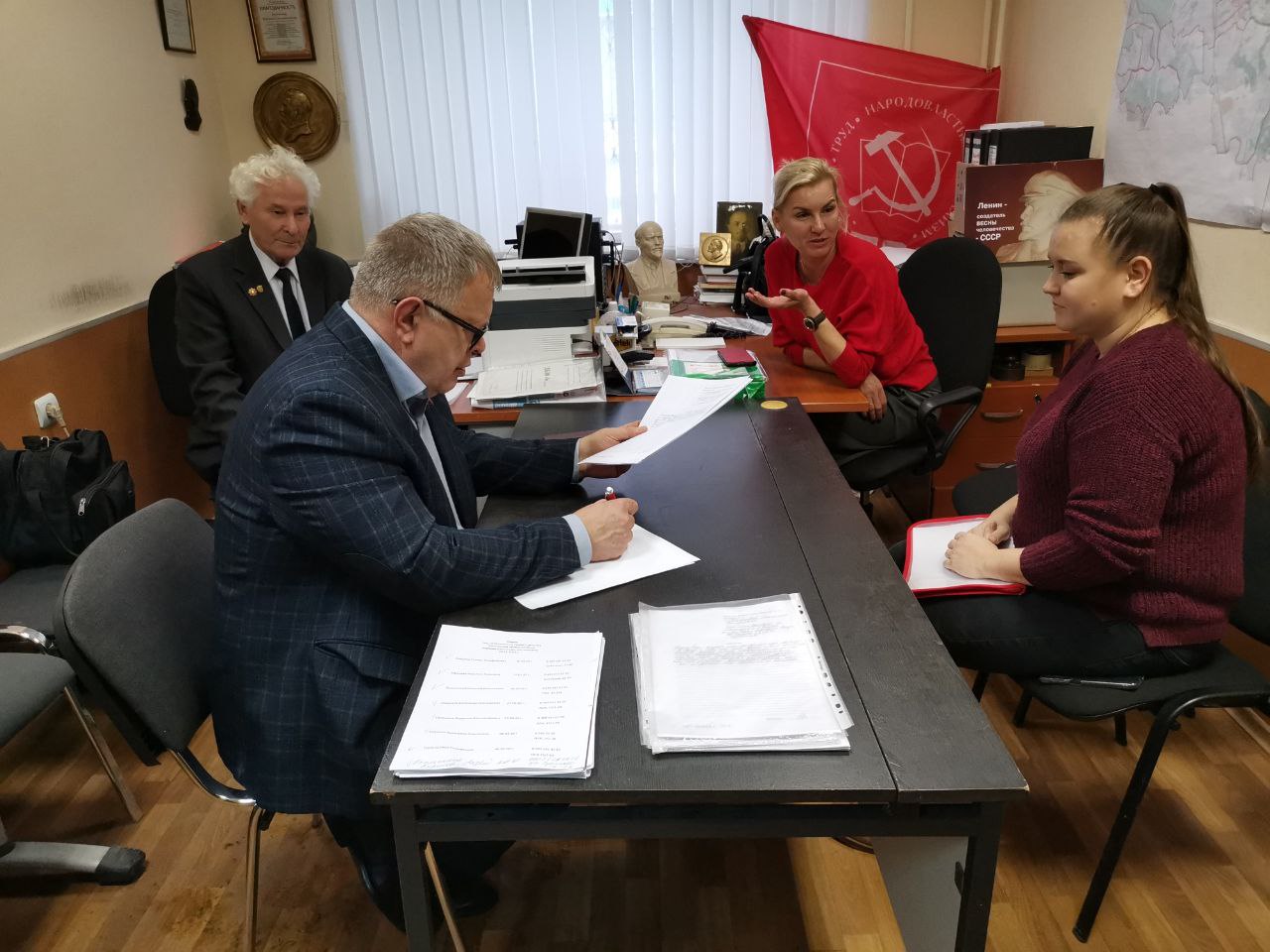 Руководитель фракции КПРФ в Мособлдуме Александр Наумов провёл приём граждан в Ленинском городском округе