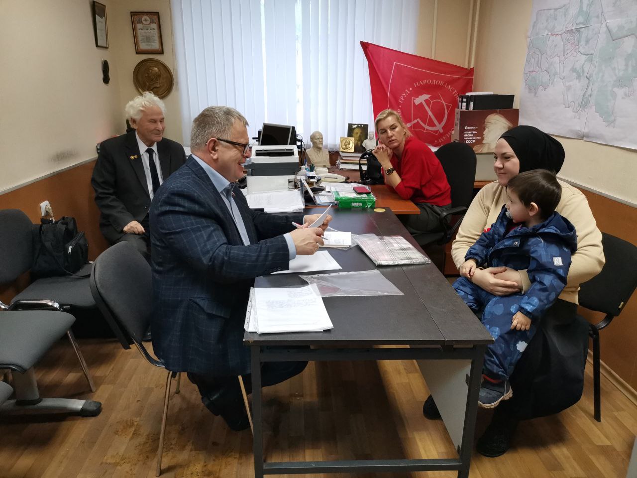 Руководитель фракции КПРФ в Мособлдуме Александр Наумов провёл приём граждан в Ленинском городском округе
