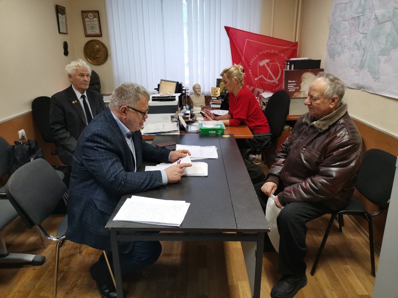 Руководитель фракции КПРФ в Мособлдуме Александр Наумов провёл приём граждан в Ленинском городском округе