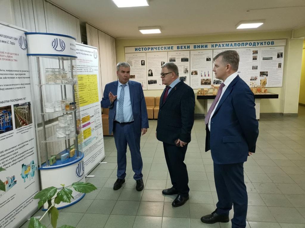 Руководитель фракции КПРФ в Мособлдуме Александр Наумов посетил с рабочим визитом ФГБНУ «ФИЦ картофеля им. А.Г. Лорха» и филиал ФИЦ картофеля НИИ крахмалопродуктов в Красково