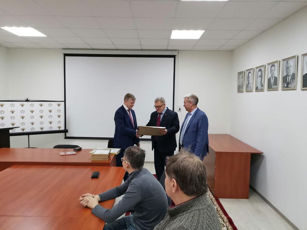 Руководитель фракции КПРФ в Мособлдуме Александр Наумов посетил с рабочим визитом ФГБНУ «ФИЦ картофеля им. А.Г. Лорха» и филиал ФИЦ картофеля НИИ крахмалопродуктов в Красково