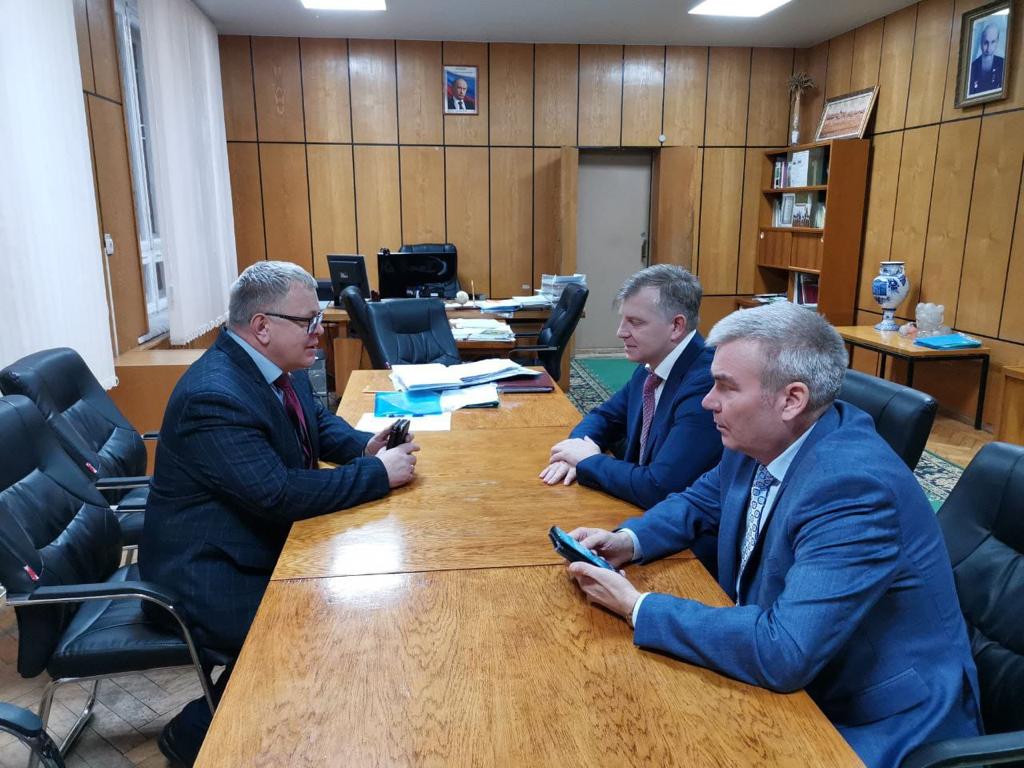 Руководитель фракции КПРФ в Мособлдуме Александр Наумов посетил с рабочим визитом ФГБНУ «ФИЦ картофеля им. А.Г. Лорха» и филиал ФИЦ картофеля НИИ крахмалопродуктов в Красково
