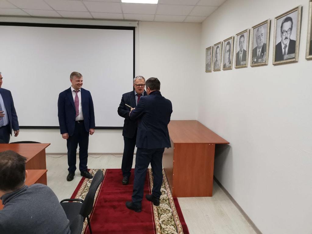 Руководитель фракции КПРФ в Мособлдуме Александр Наумов посетил с рабочим визитом ФГБНУ «ФИЦ картофеля им. А.Г. Лорха» и филиал ФИЦ картофеля НИИ крахмалопродуктов в Красково