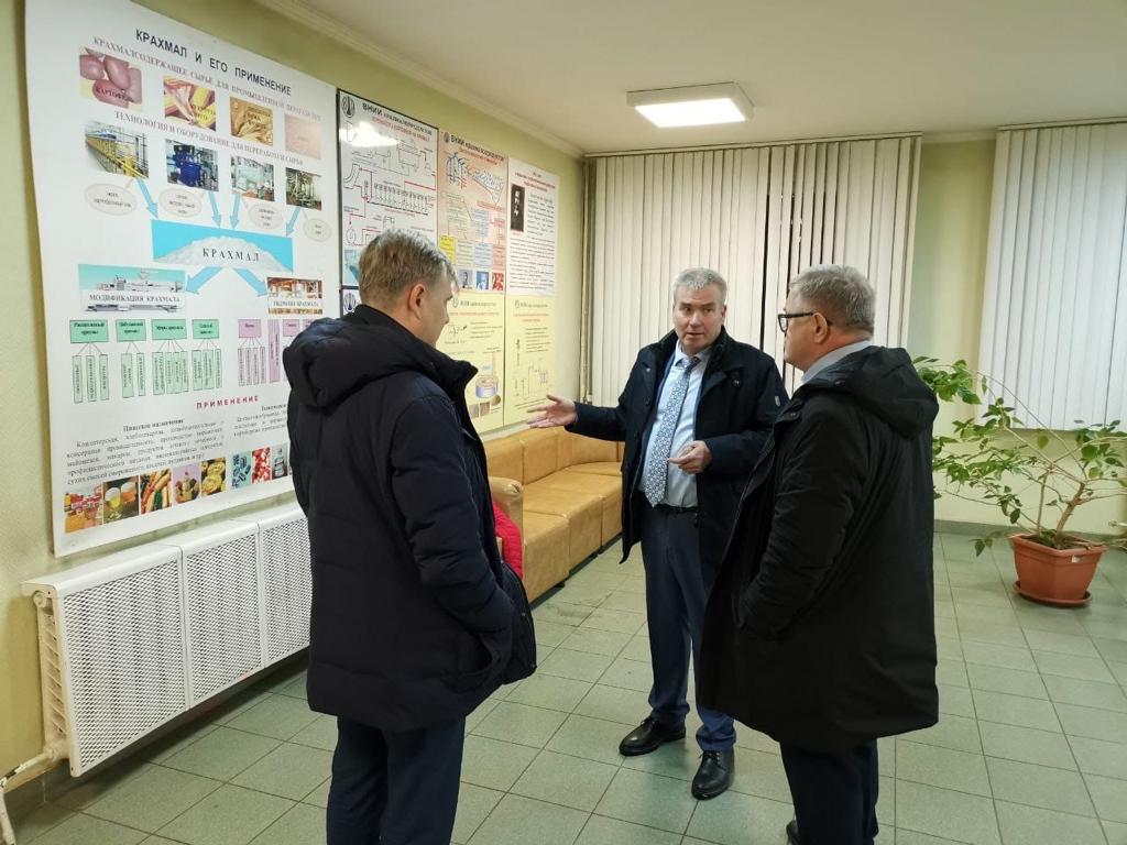Руководитель фракции КПРФ в Мособлдуме Александр Наумов посетил с рабочим визитом ФГБНУ «ФИЦ картофеля им. А.Г. Лорха» и филиал ФИЦ картофеля НИИ крахмалопродуктов в Красково
