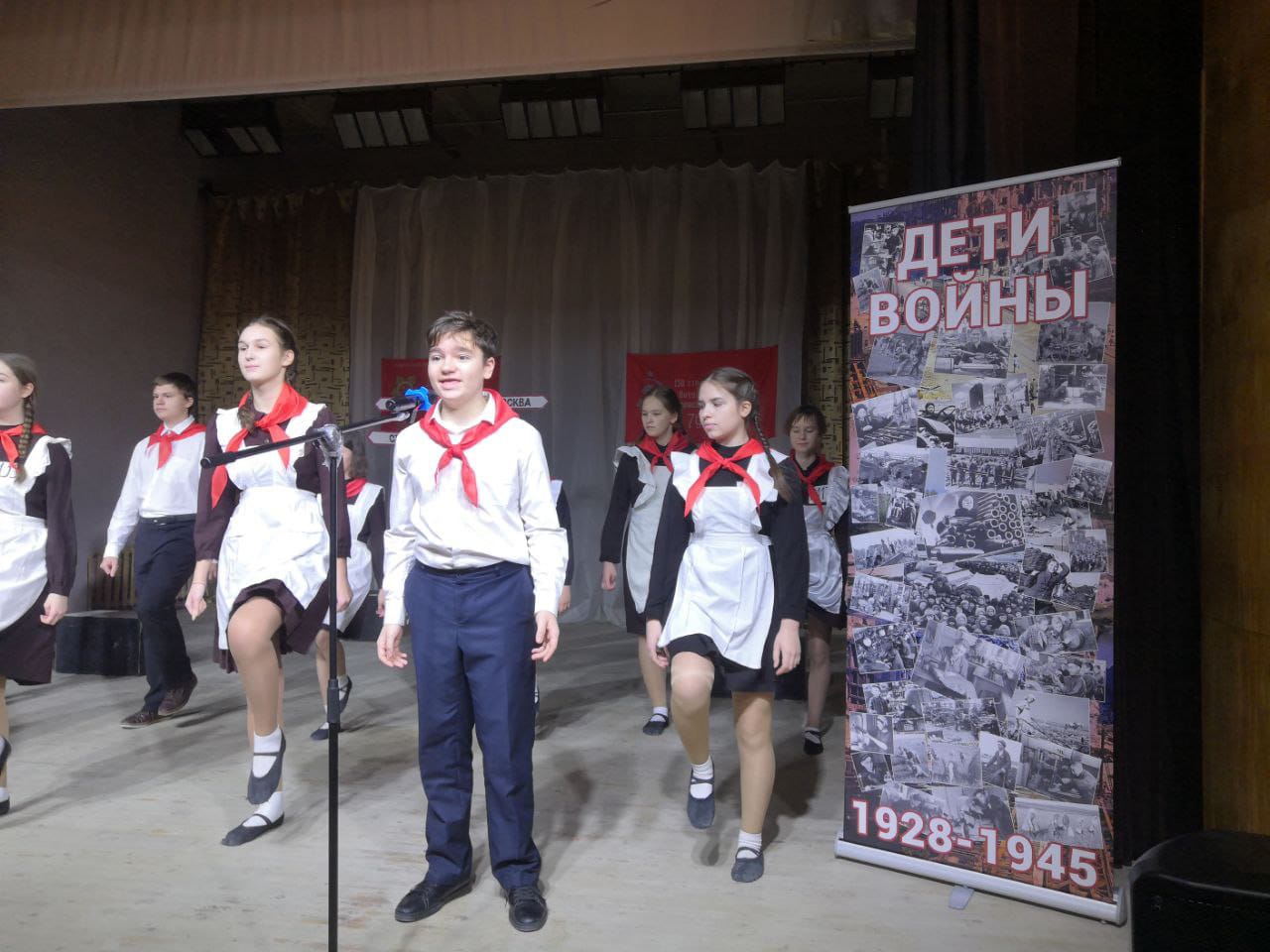 Спектакль «Детство опалённое войной» для беженцев Донбасса прошёл в Королёве