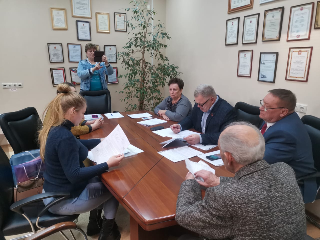 Руководитель фракции КПРФ в Мособлдуме Александр Наумов провёл приём граждан в Домодедове