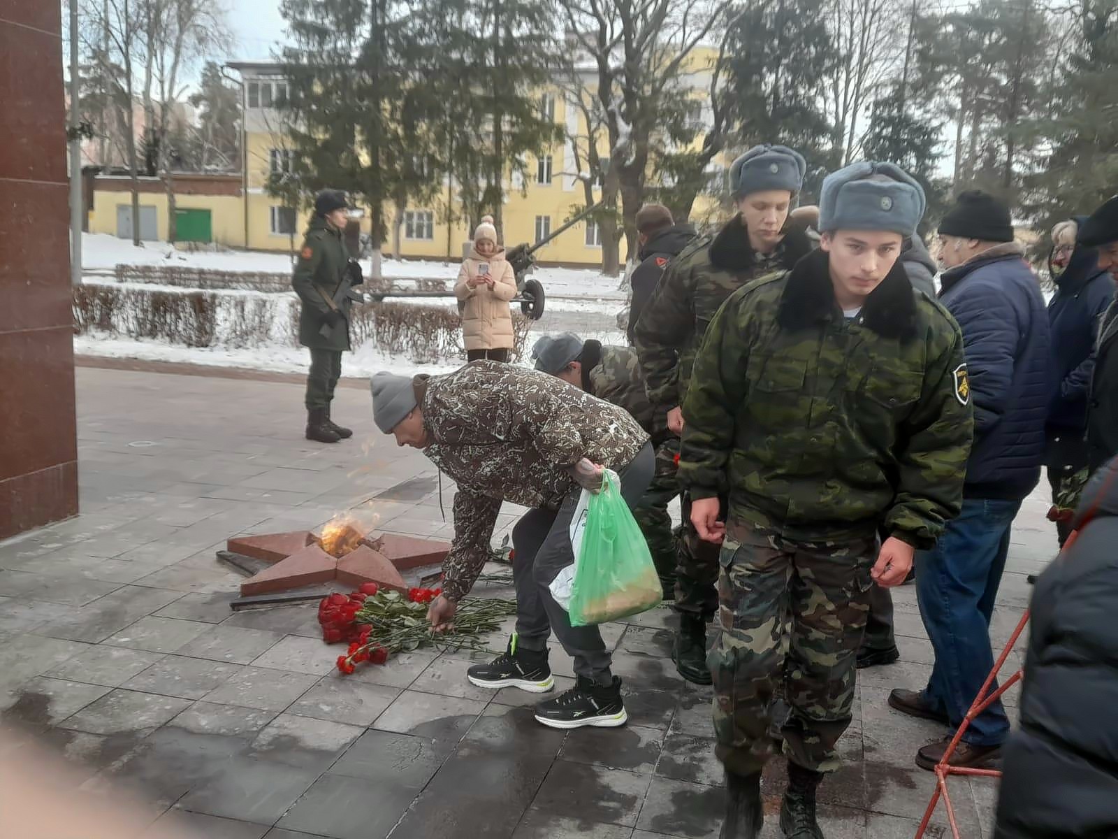 Накануне Дня Неизвестного солдата, в Озёрах почтили память павших воинов