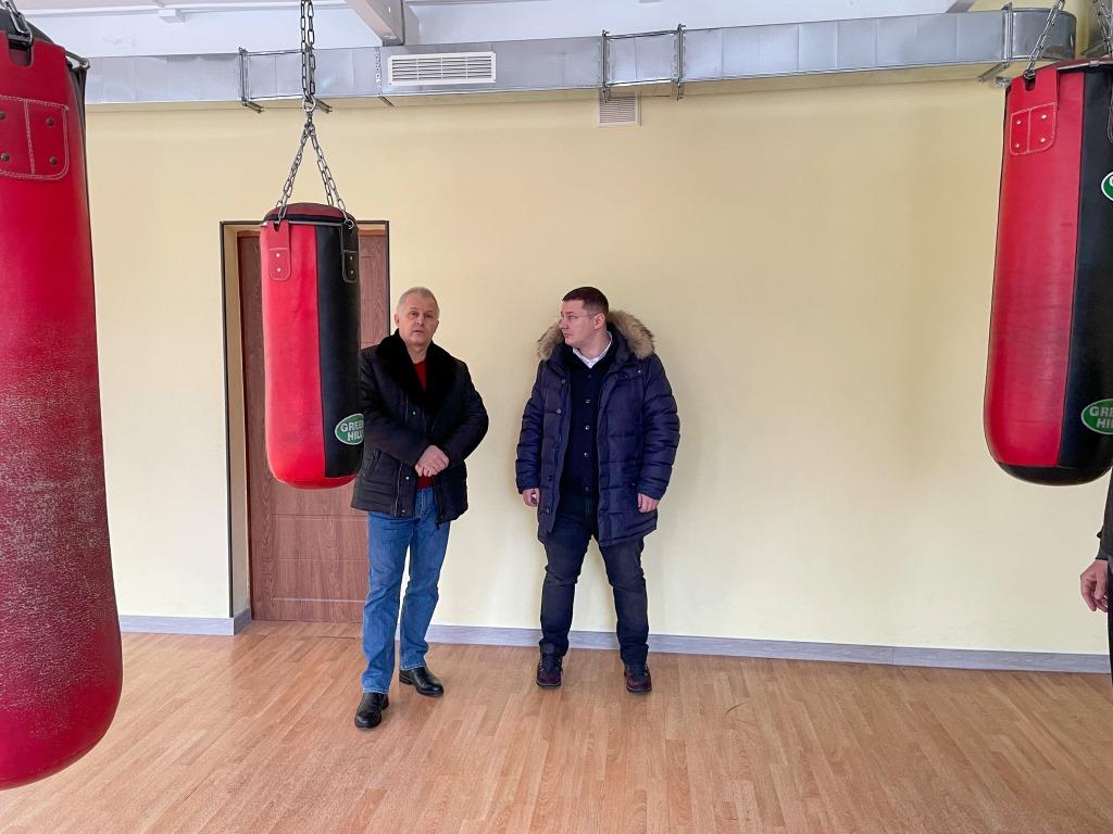 Депутат Мособлдумы Марк Черемисов посетил Ногинскую школу бокса