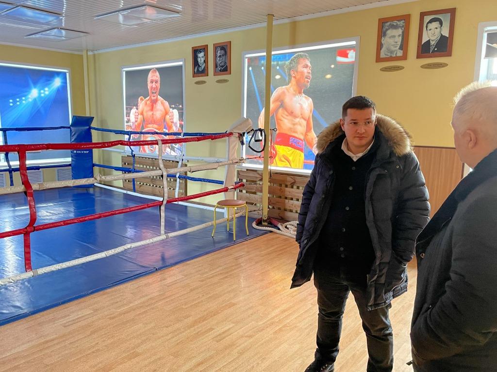 Депутат Мособлдумы Марк Черемисов посетил Ногинскую школу бокса